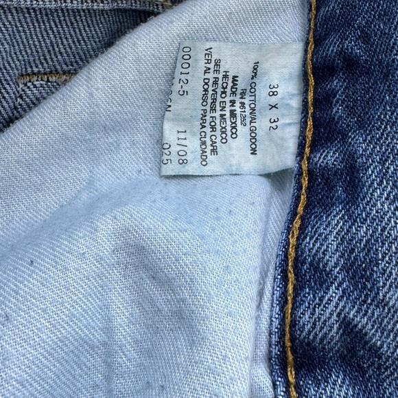 Arizona Men’s Jeans label is 38 x 32”actual is 38”x31” - Picture 4 of 6